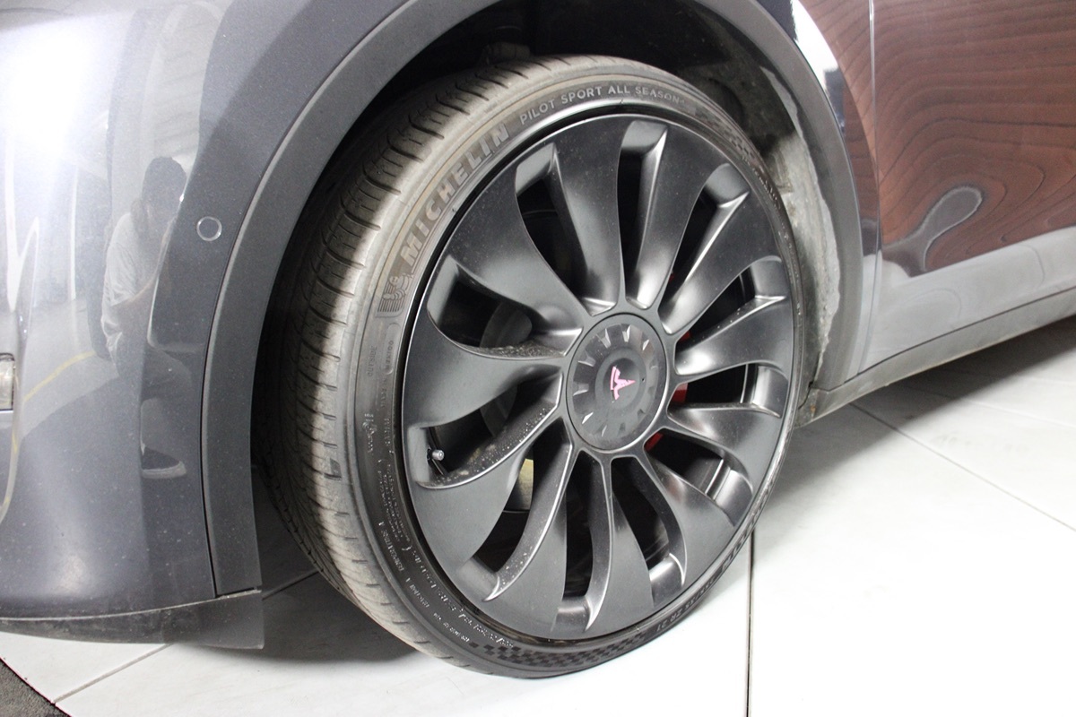 2022 Tesla Model Y Performance photo 3