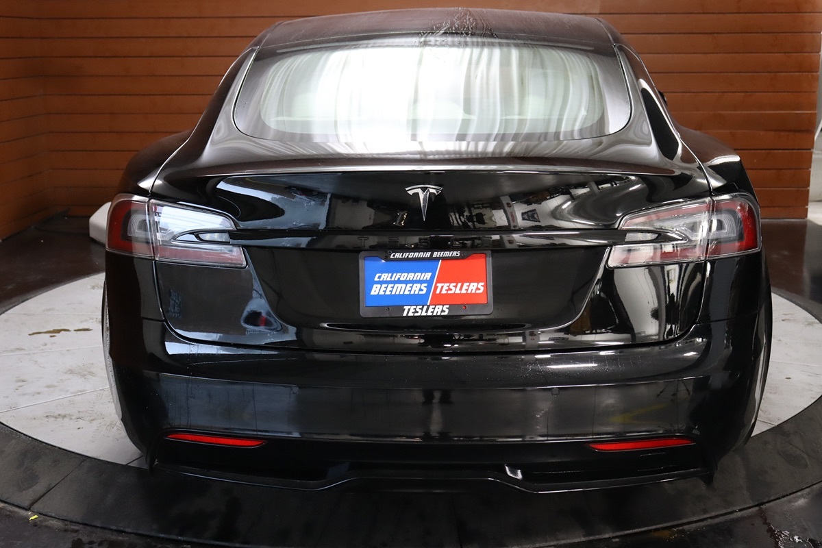 2022 Tesla Model S photo 2