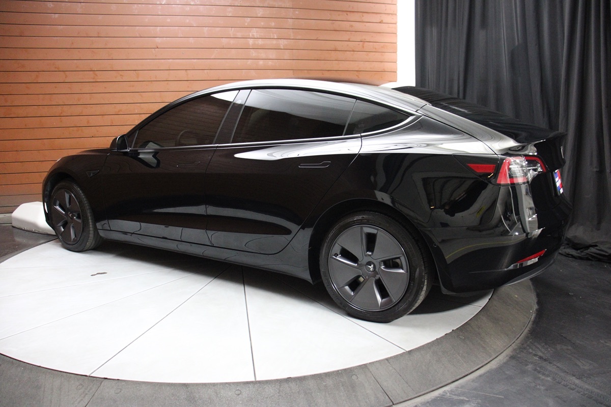 2022 Tesla Model 3 Long Range photo 3
