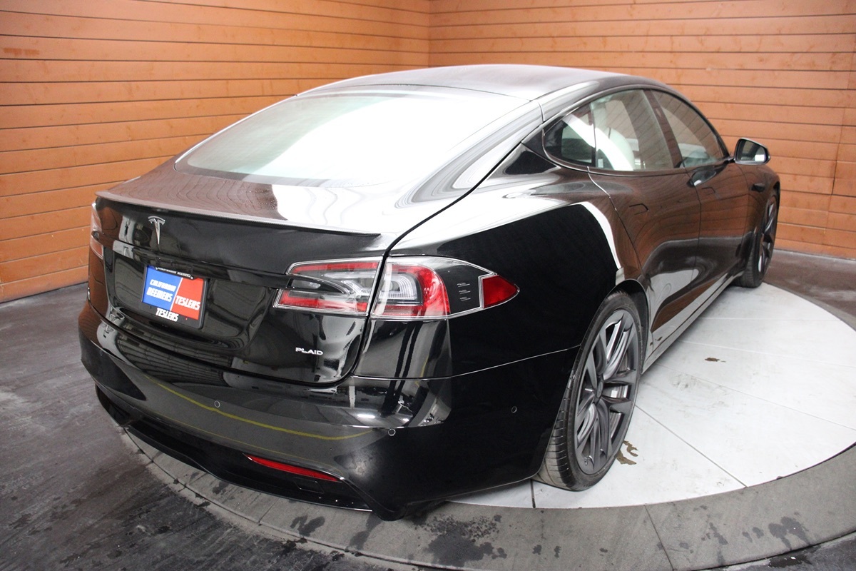 2022 Tesla Model S Plaid AWD photo 3