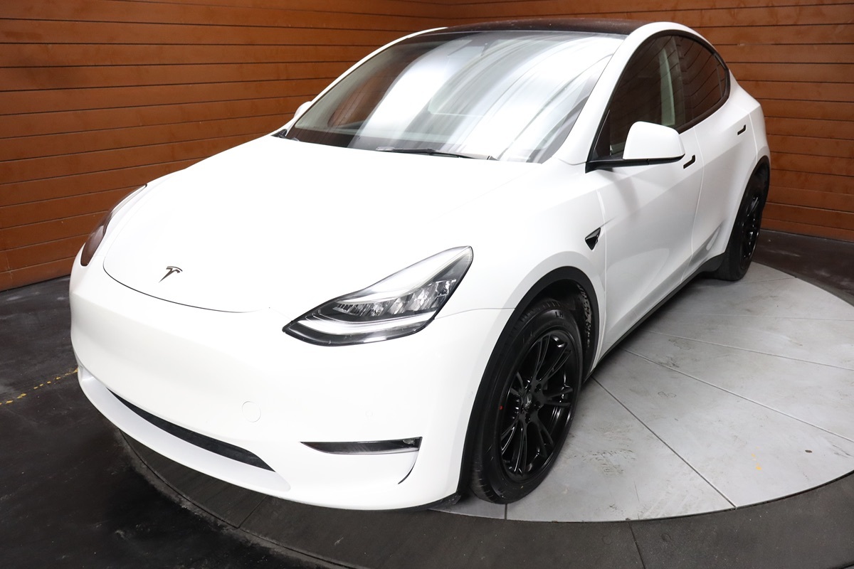 2023 Tesla Model Y Long Range photo 3