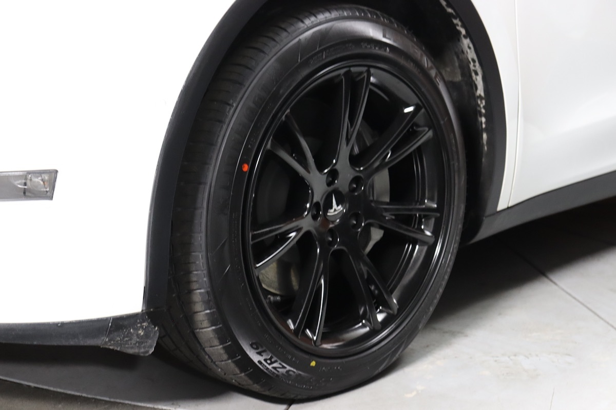 2023 Tesla Model Y Long Range photo 2