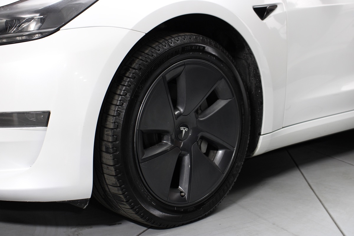 2023 Tesla Model 3 photo 4
