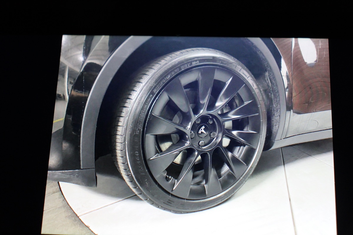 2023 Tesla Model Y Long Range photo 3