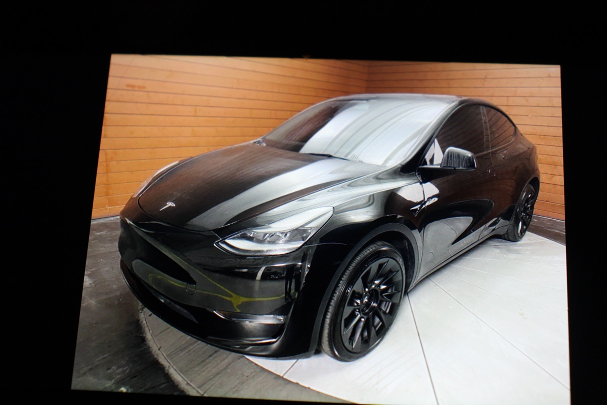 2023 Tesla Model Y Long Range photo 4
