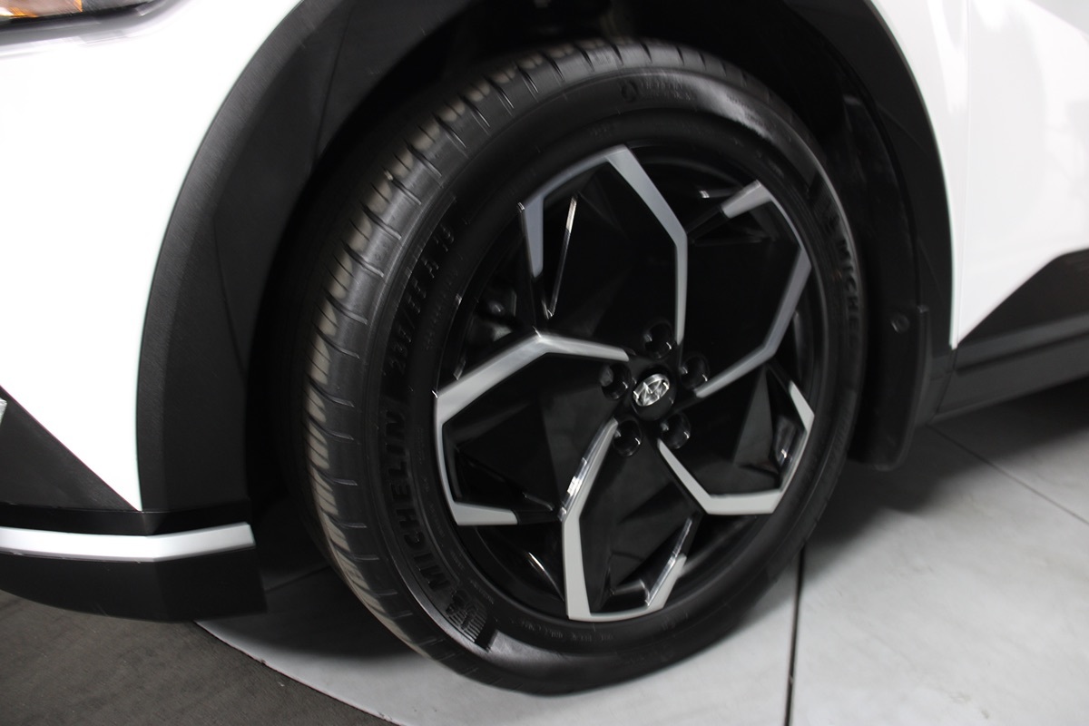 2024 Hyundai Ioniq 5 SEL photo 3