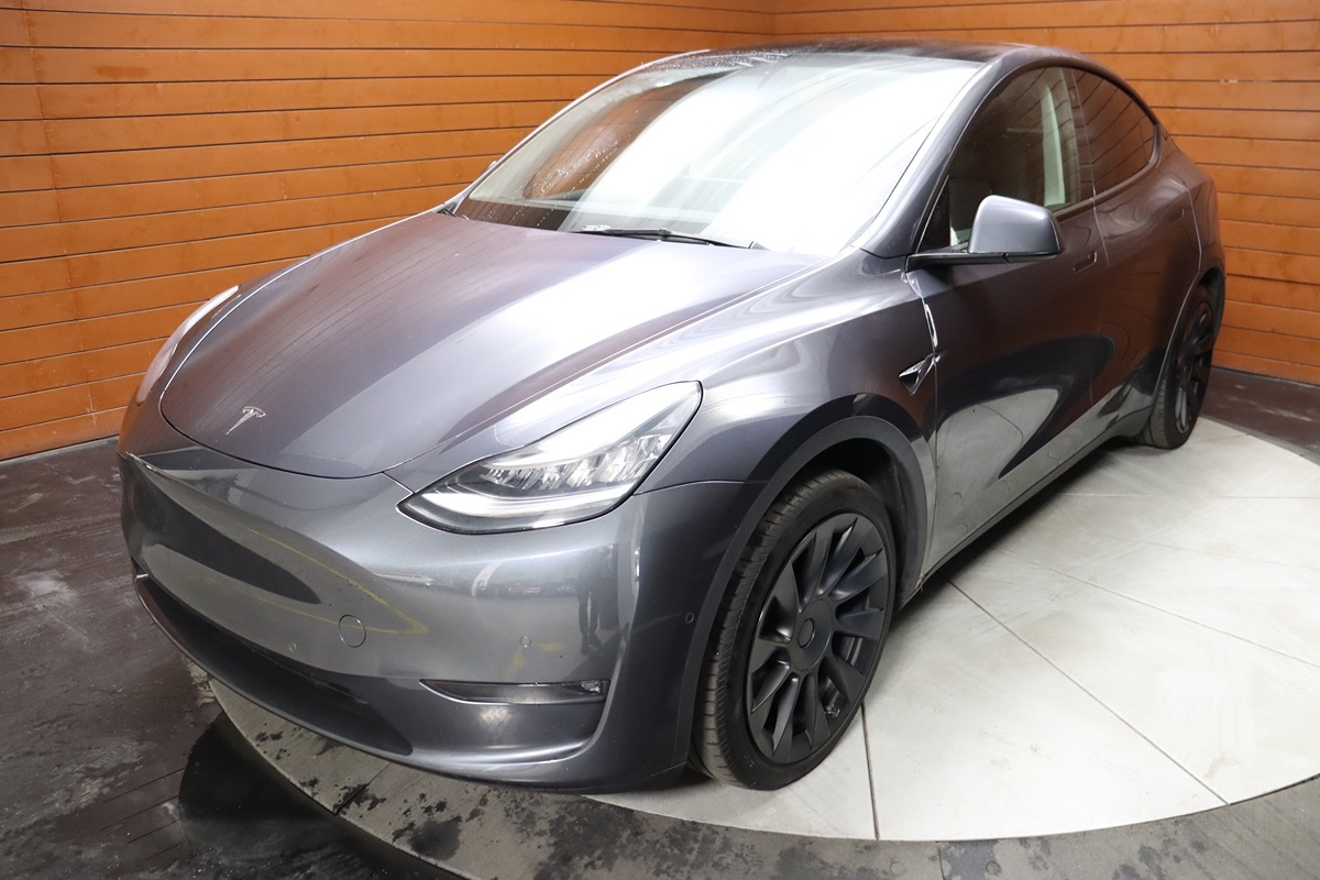 2024 Tesla Model Y Long Range photo 4