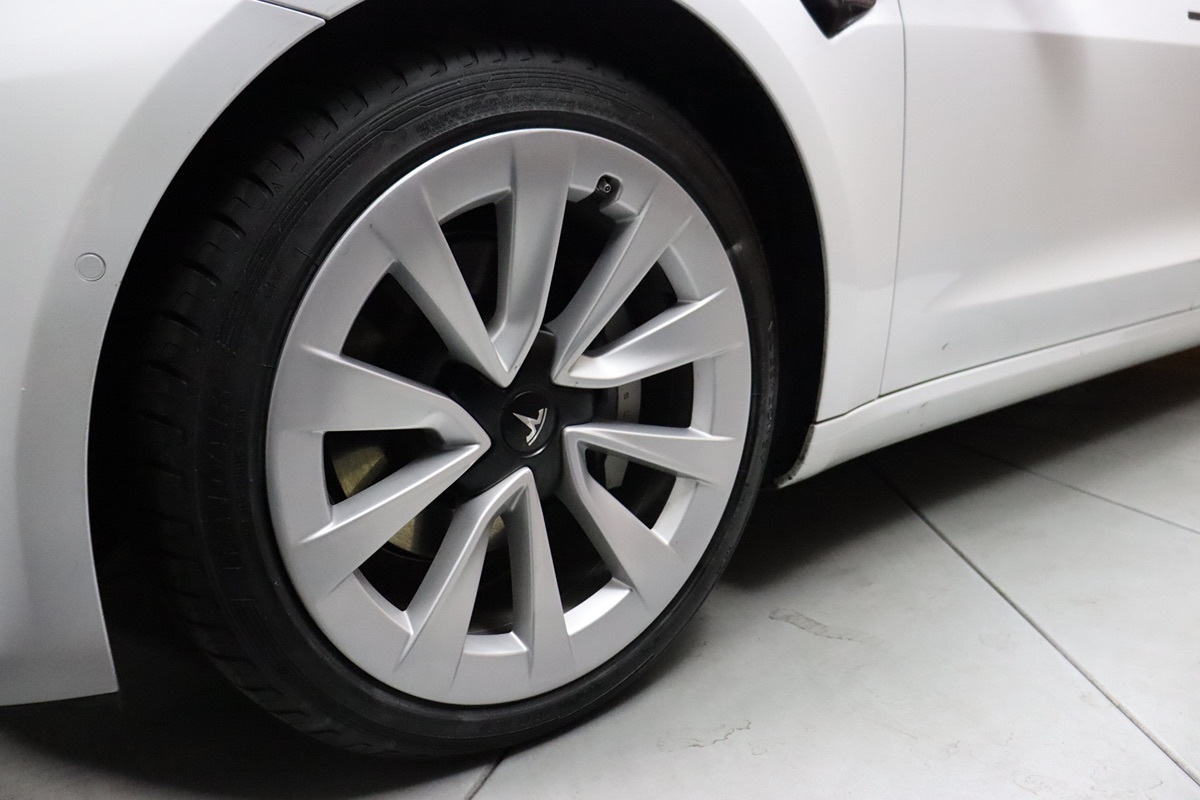 2023 Tesla Model 3 Long Range photo 4