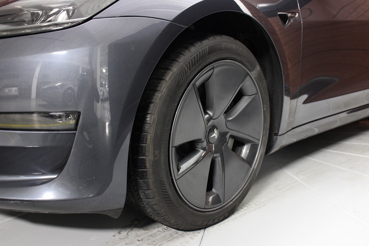 2023 Tesla Model 3 photo 3