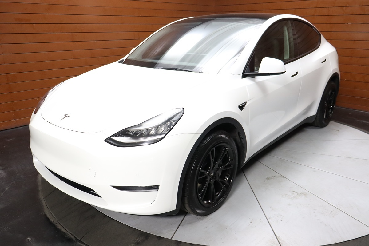 2023 Tesla Model Y Long Range photo 4