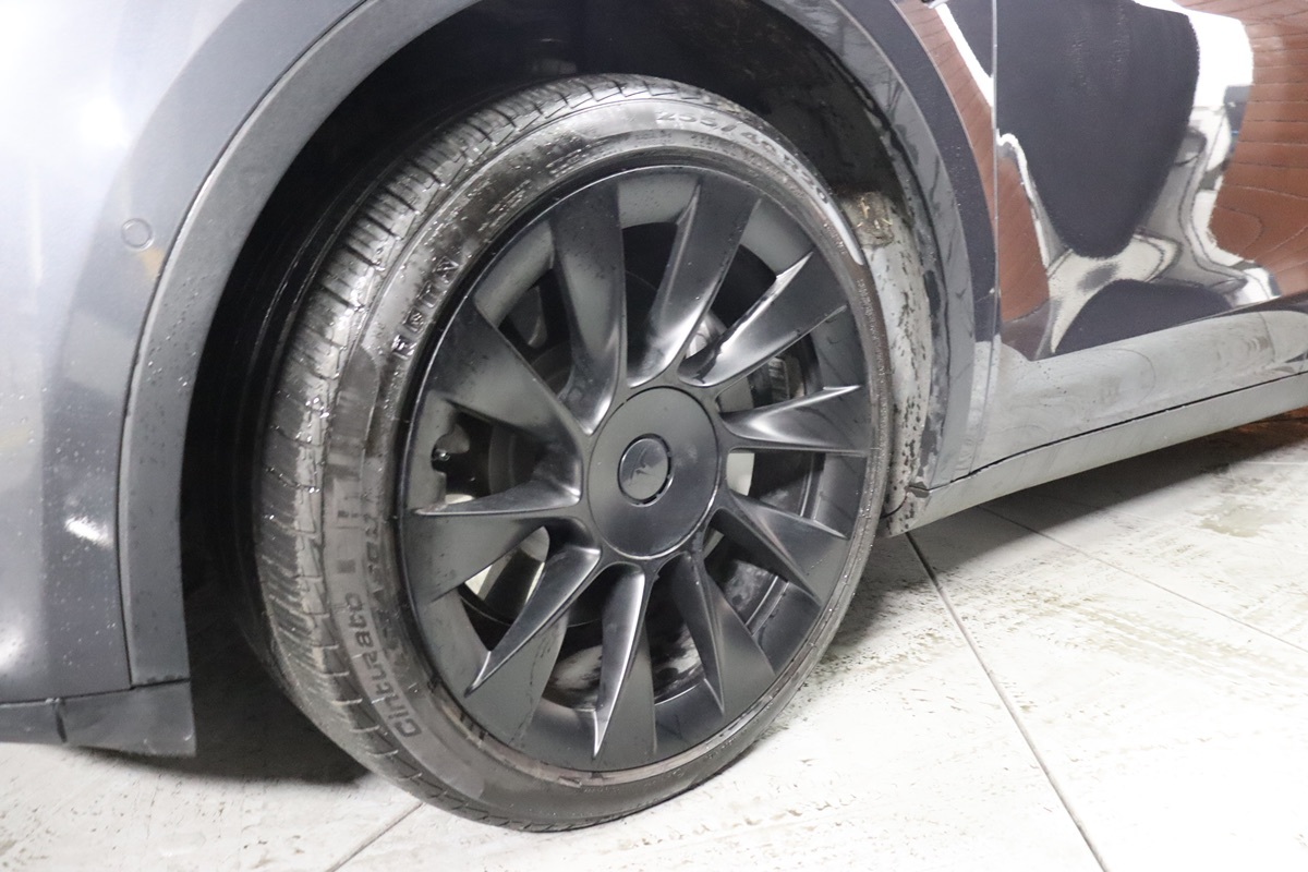 2023 Tesla Model Y Long Range photo 4