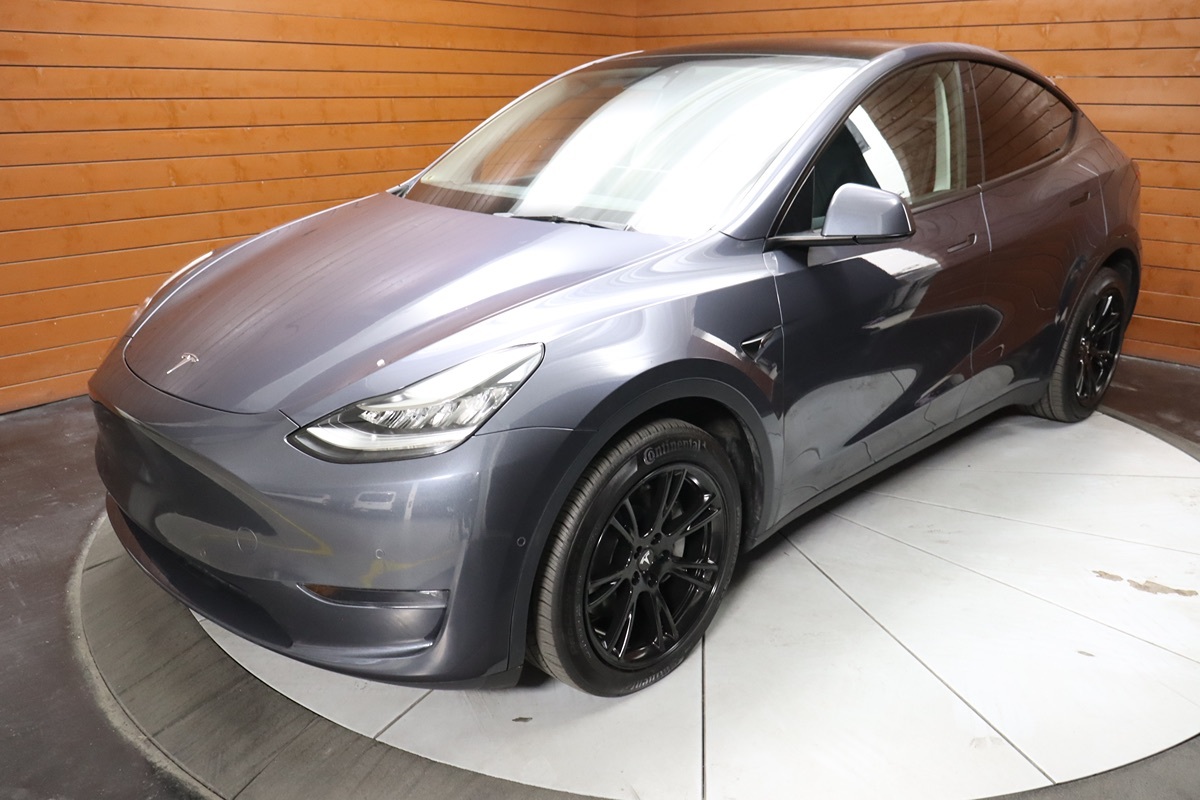2023 Tesla Model Y Long Range photo 2