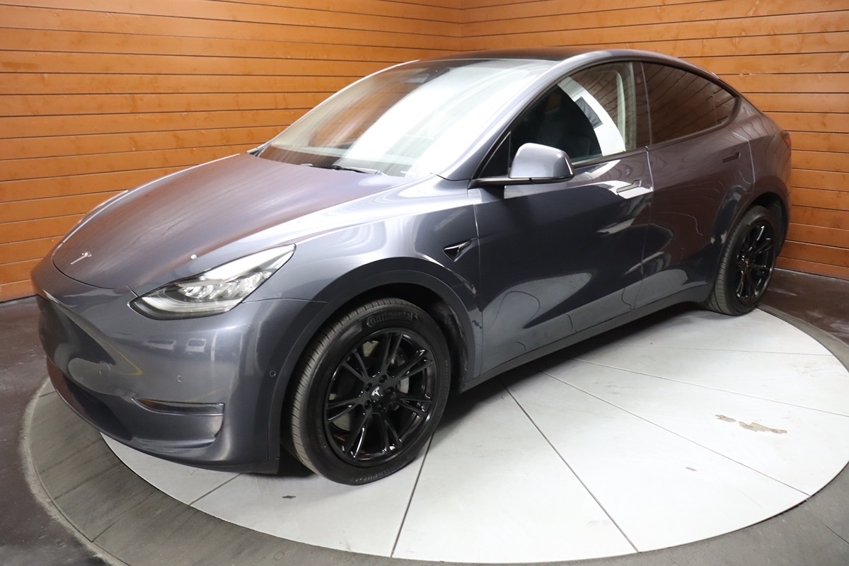 2023 Tesla Model Y Long Range photo 3