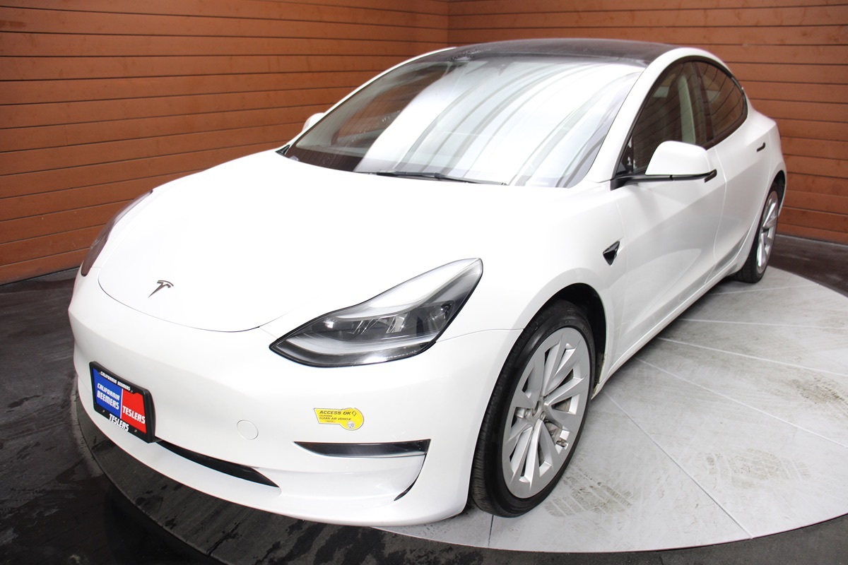 2023 Tesla Model 3 photo 4