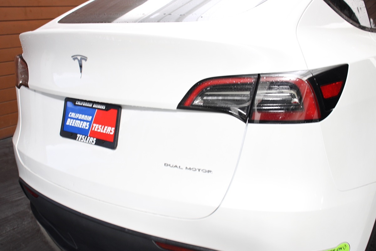 2023 Tesla Model Y Long Range photo 3