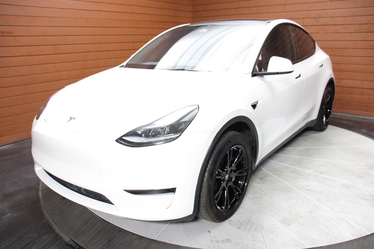 2024 Tesla Model Y Long Range photo 4