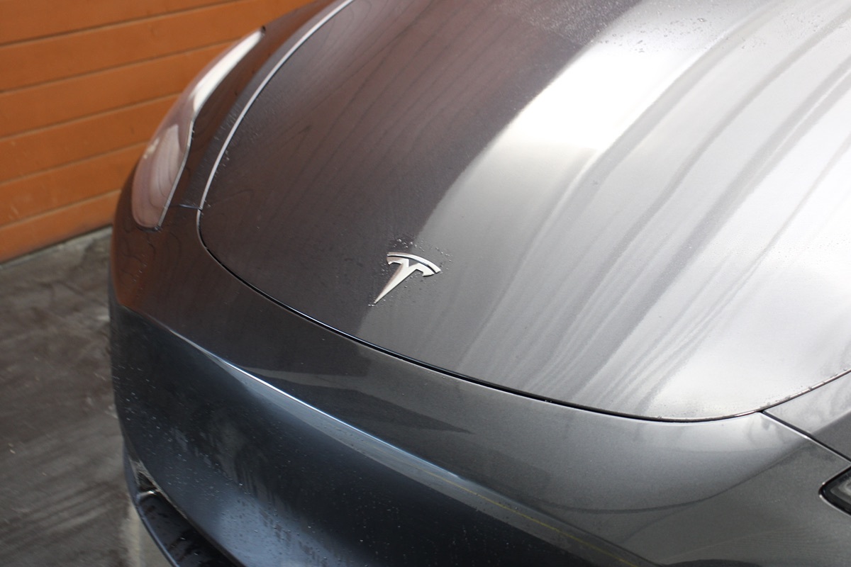 2024 Tesla Model Y Long Range photo 2