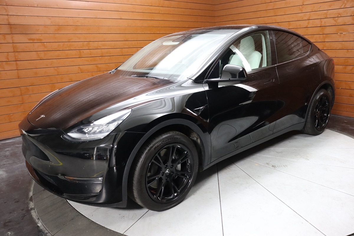 2023 Tesla Model Y Long Range photo 3