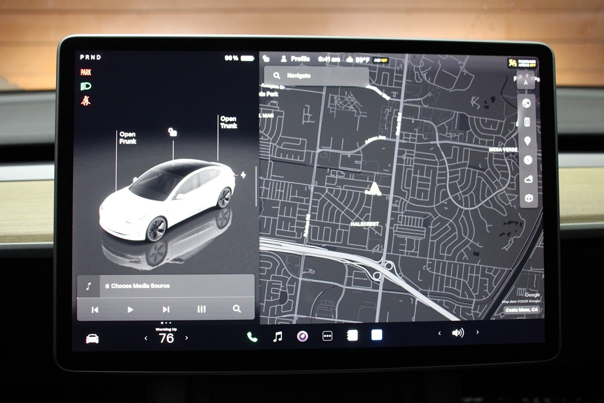 2023 Tesla Model 3 photo 3