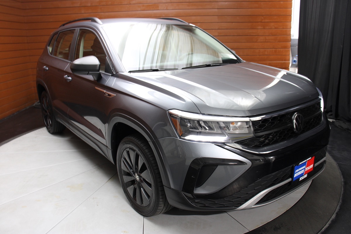 View vehicle photo 6