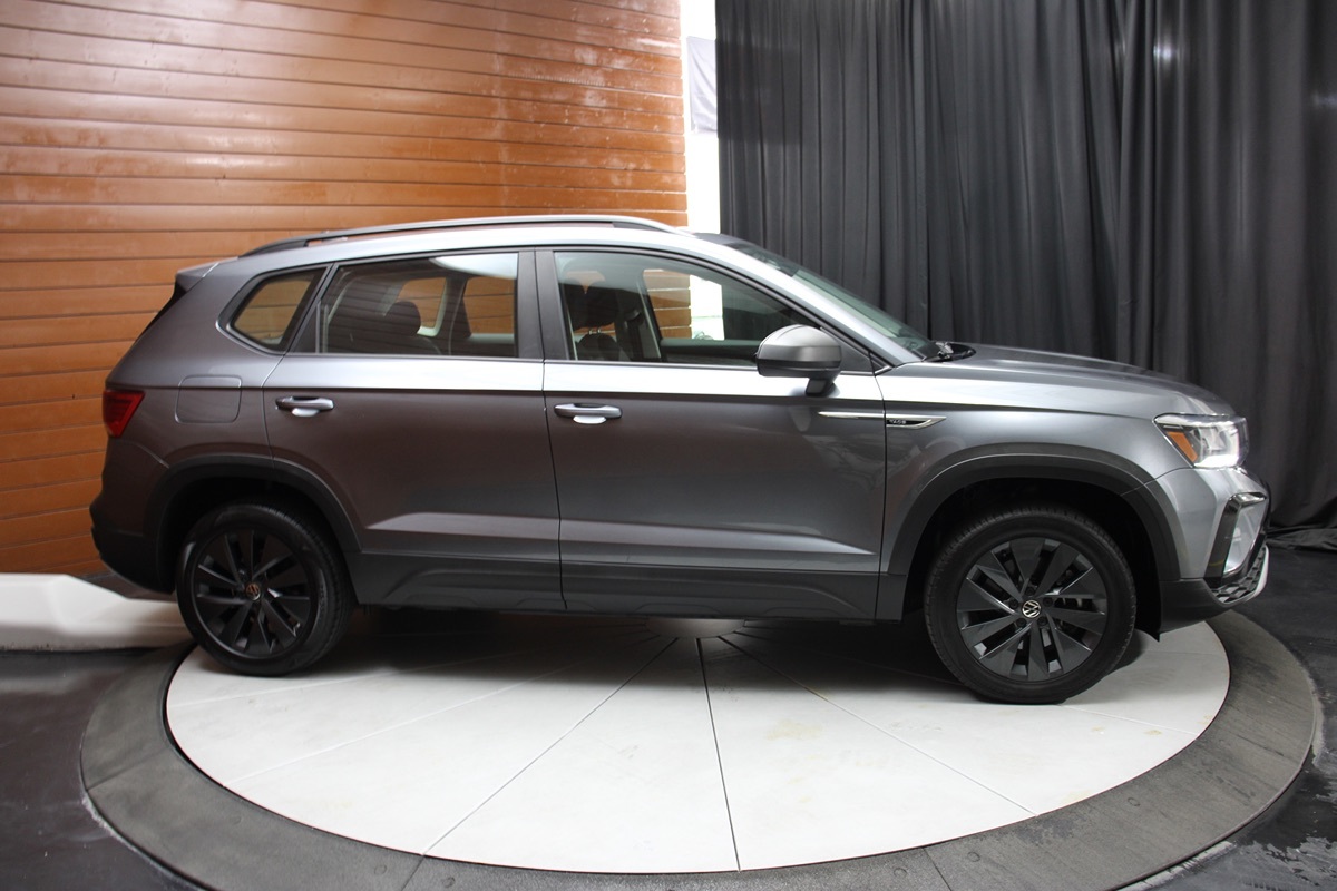 View vehicle photo 7