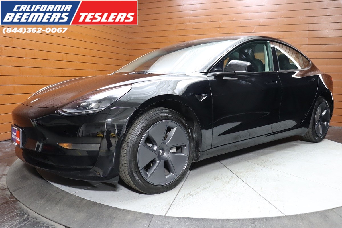 2022 Tesla Model 3 Standard Range Plus's photo