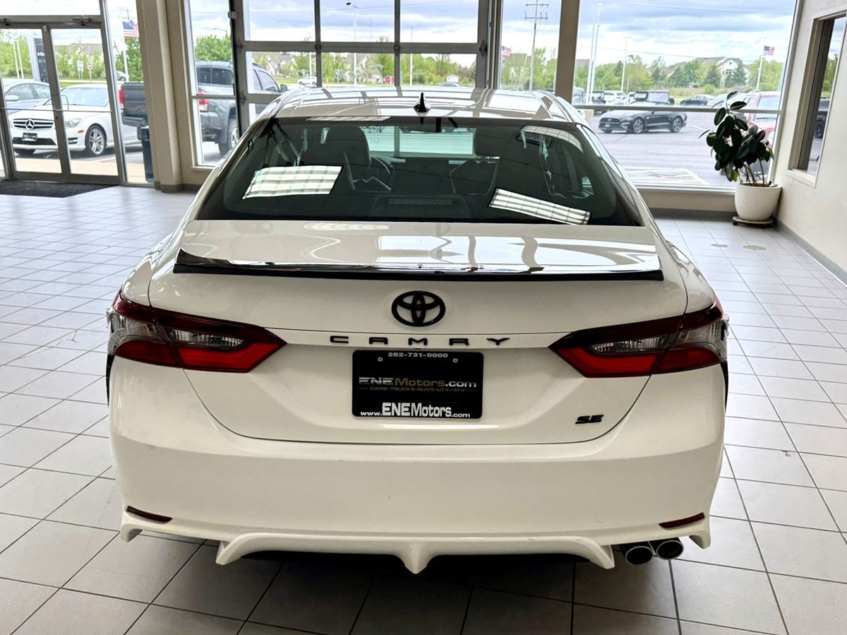 2022 Toyota Camry SE Nightshade Edition photo 3