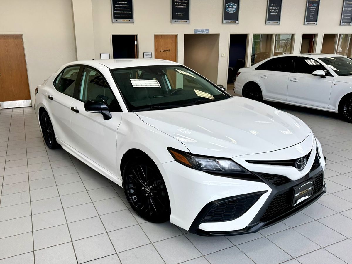 2022 Toyota Camry SE Nightshade Edition photo 6