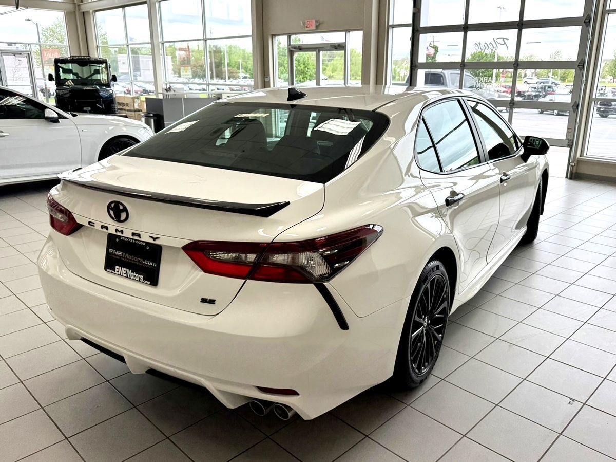 2022 Toyota Camry SE Nightshade Edition photo 4