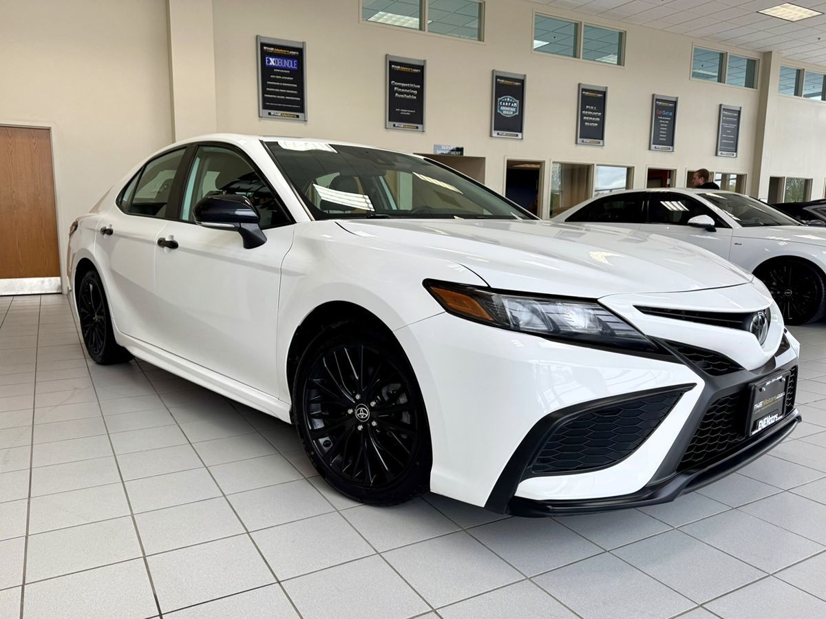 2022 Toyota Camry SE Nightshade Edition photo 7