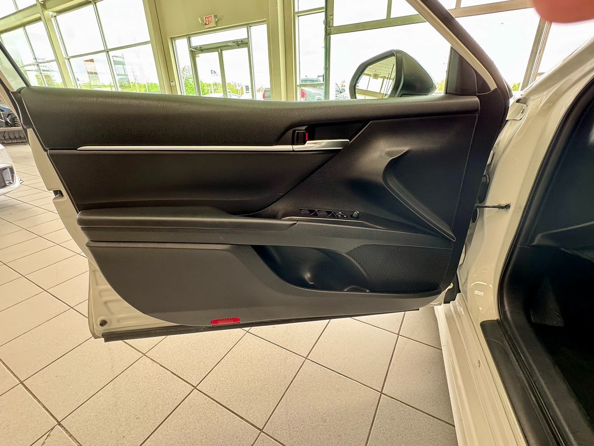 2022 Toyota Camry SE Nightshade Edition photo 9