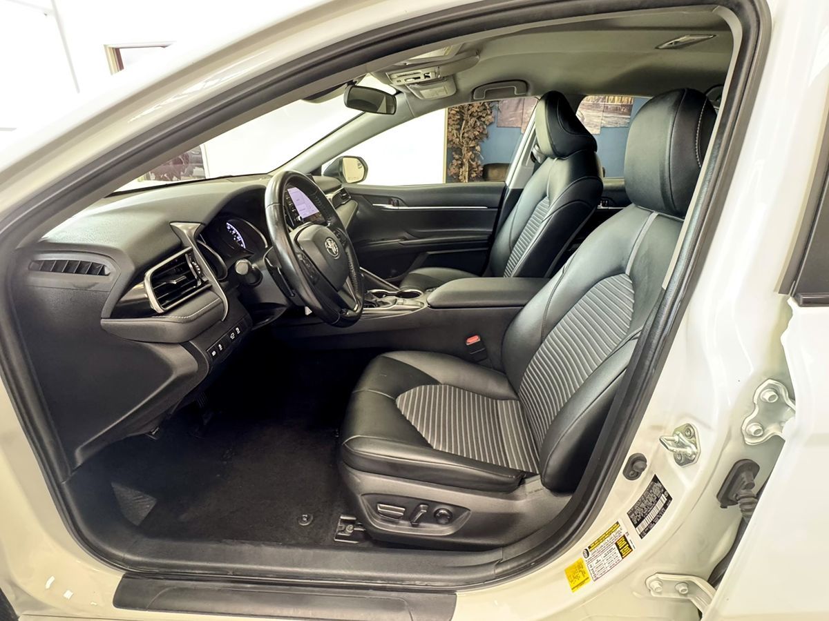 2022 Toyota Camry SE Nightshade Edition photo 10