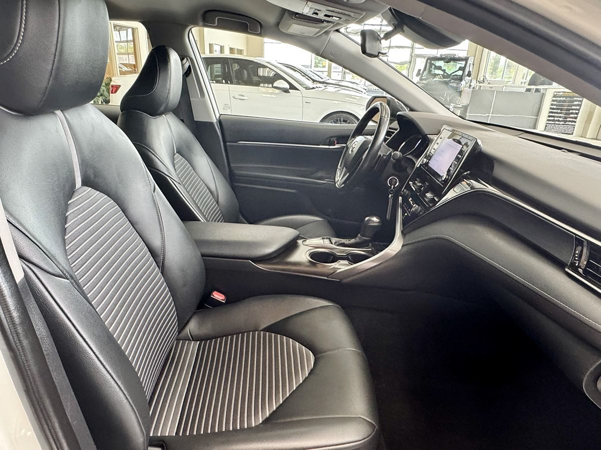 2022 Toyota Camry SE Nightshade Edition photo 14