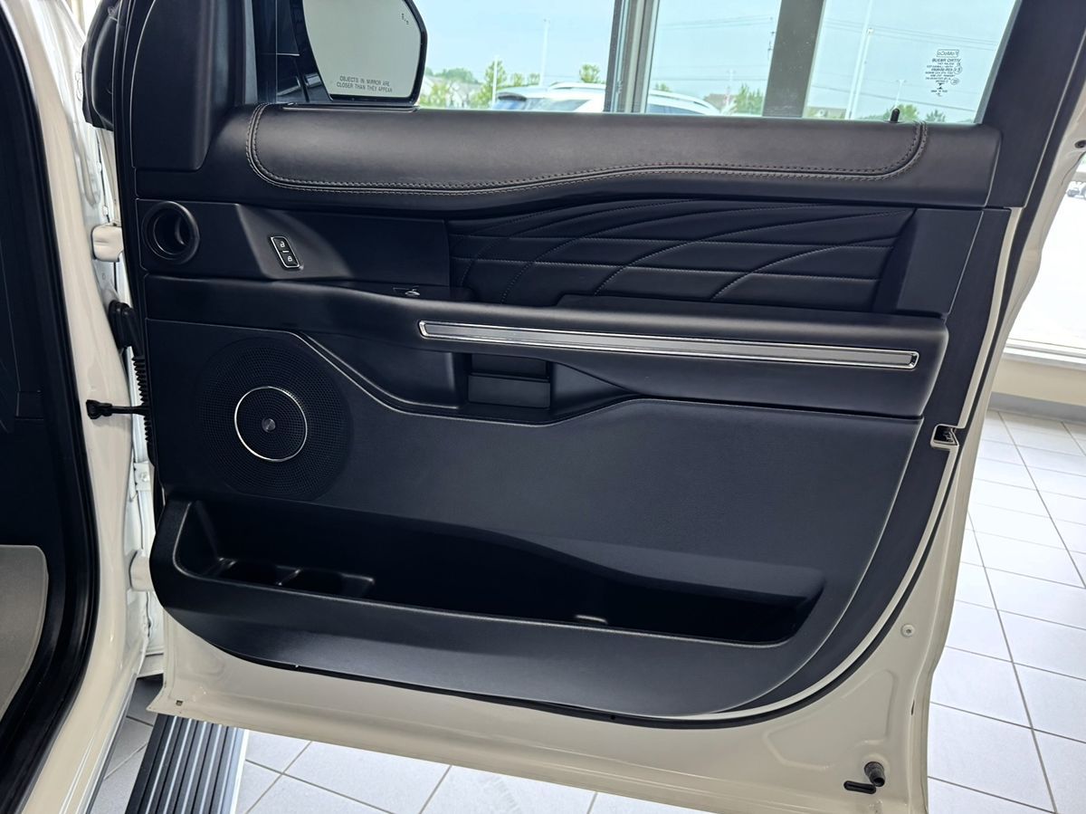 2021 Ford Expedition MAX Platinum photo 13