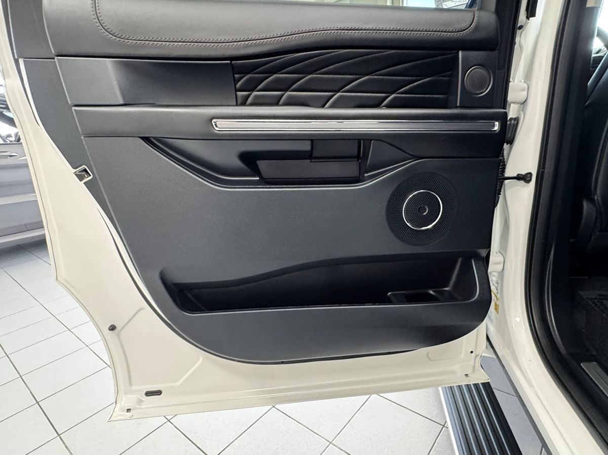 2021 Ford Expedition MAX Platinum photo 37
