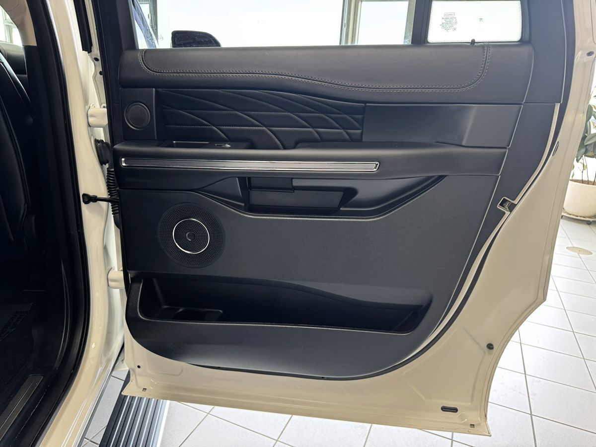 2021 Ford Expedition MAX Platinum photo 41