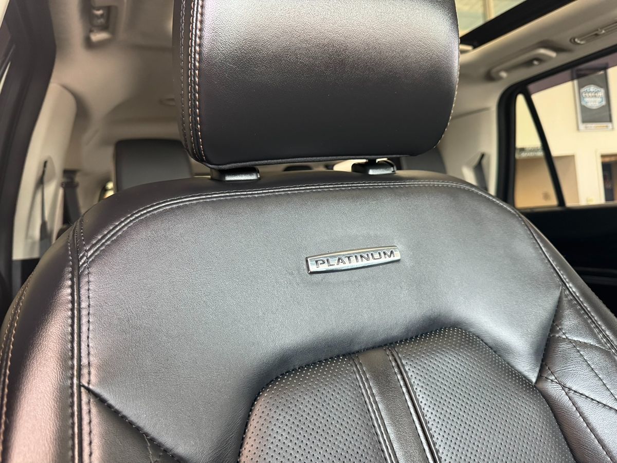 2021 Ford Expedition MAX Platinum photo 17