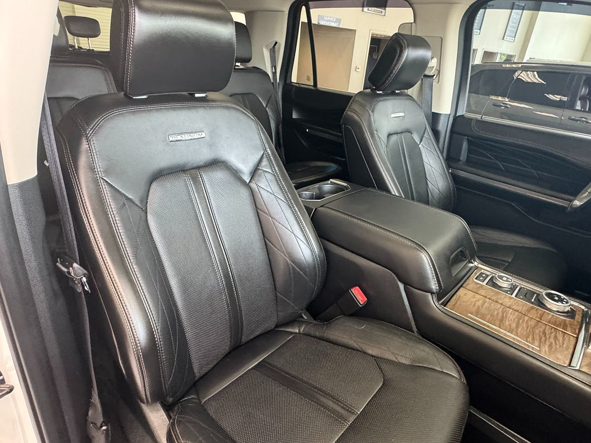 2021 Ford Expedition MAX Platinum photo 16