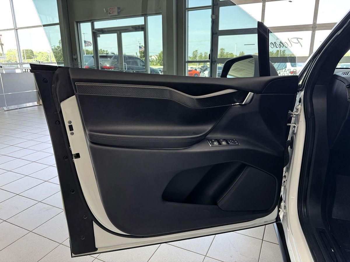2018 Tesla Model X 75D photo 9