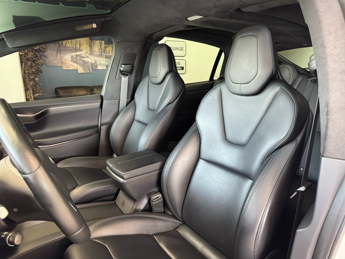 2018 Tesla Model X 75D photo 11