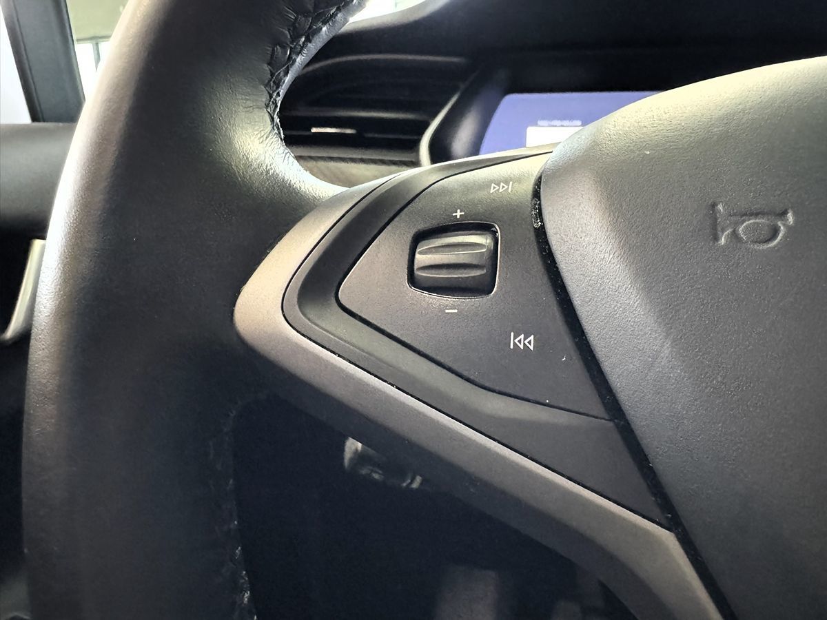 2018 Tesla Model X 75D photo 19
