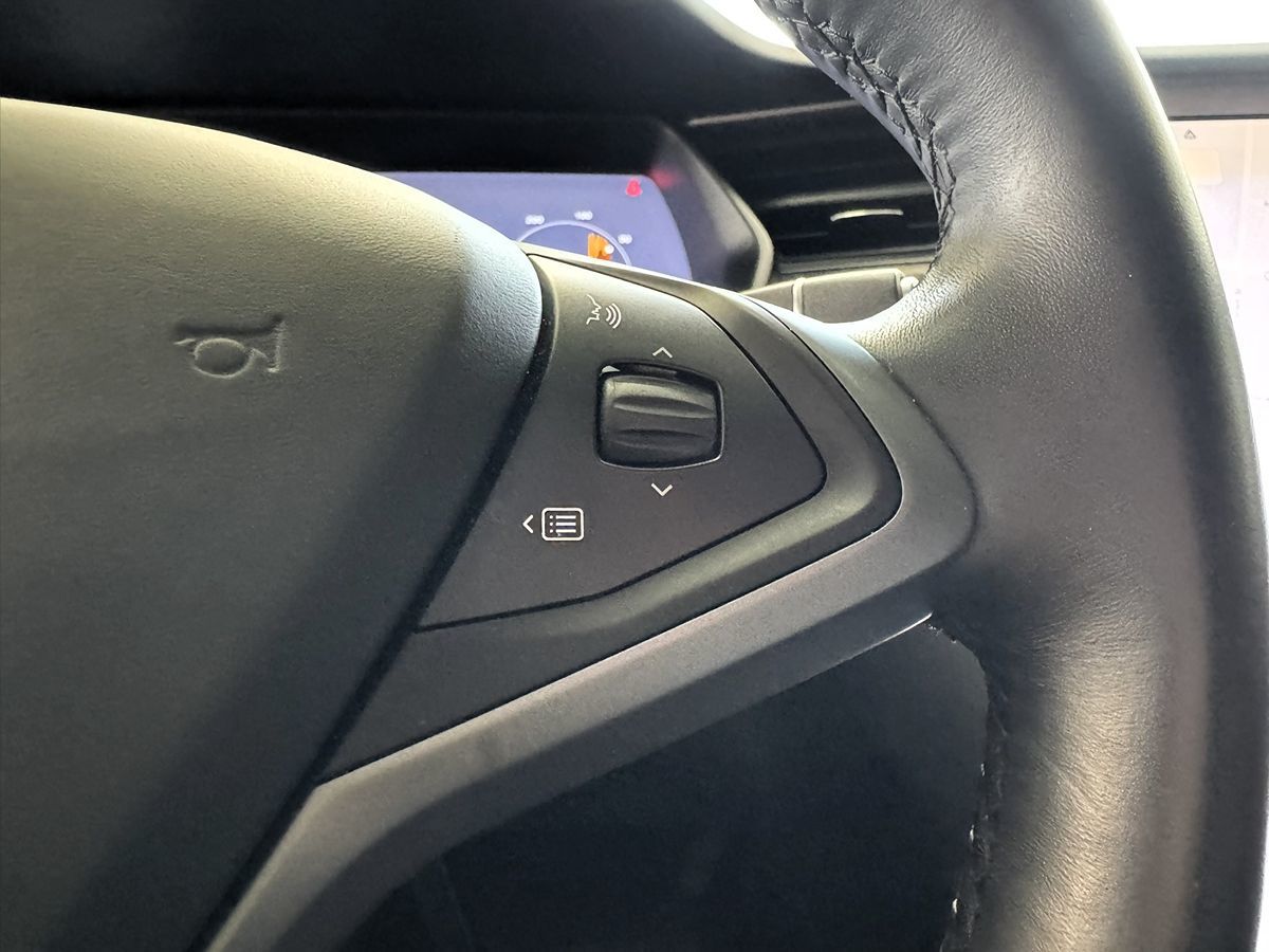 2018 Tesla Model X 75D photo 20