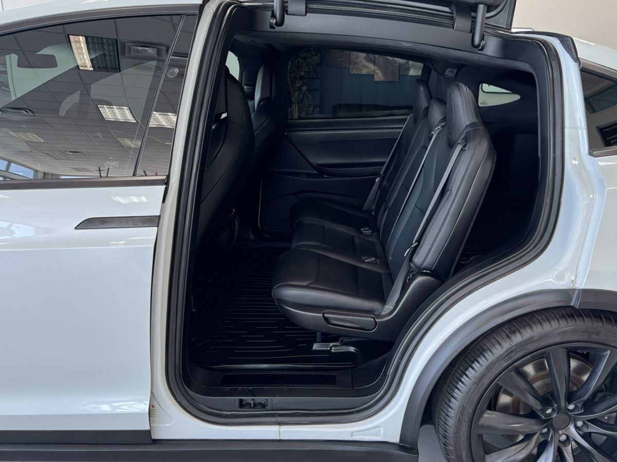 2018 Tesla Model X 75D photo 33