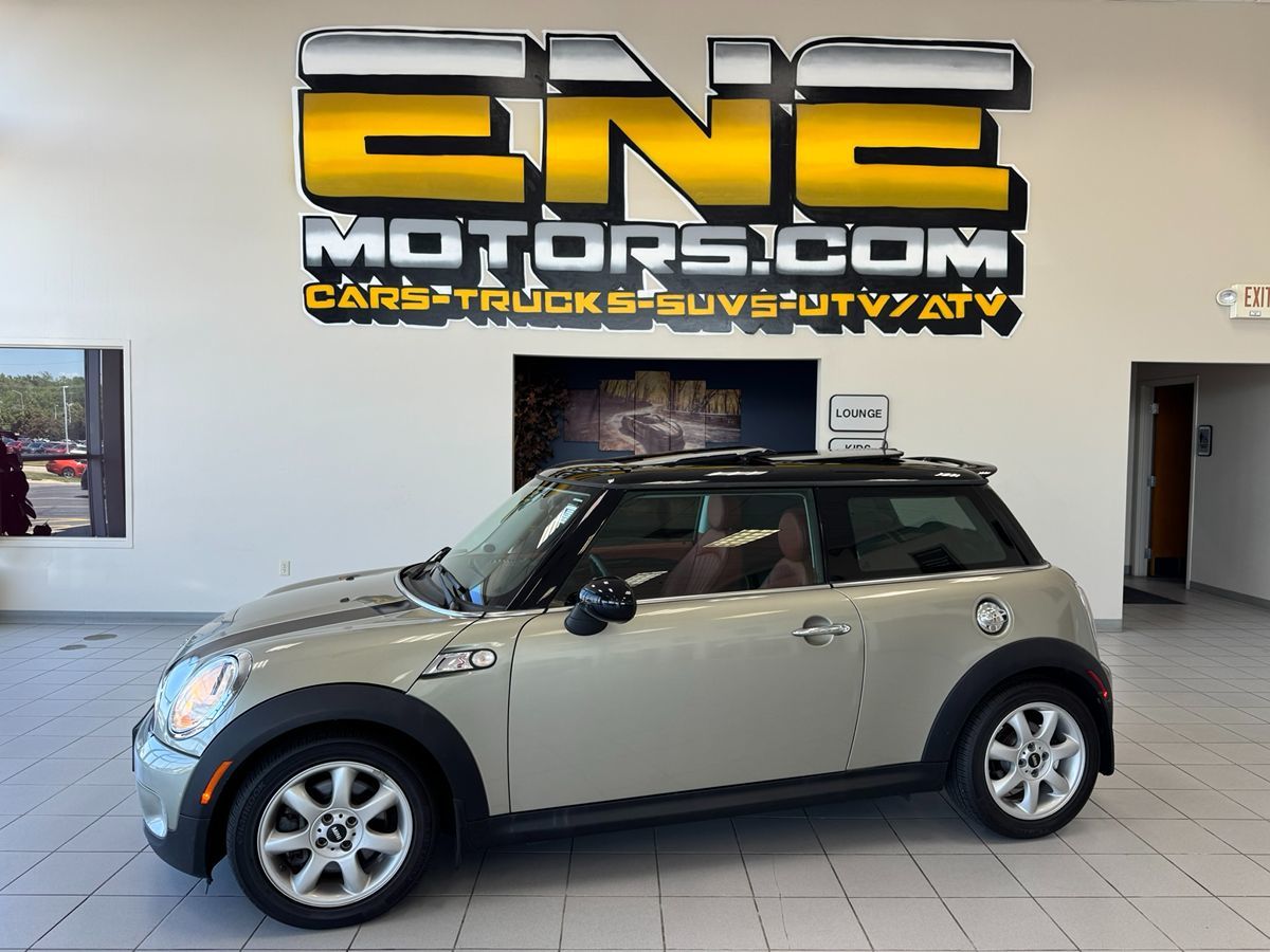 2008 Mini Cooper Hardtop S photo 2