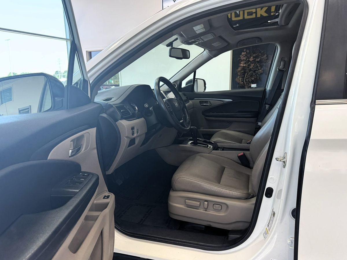 2016 Honda Pilot EX-L photo 10