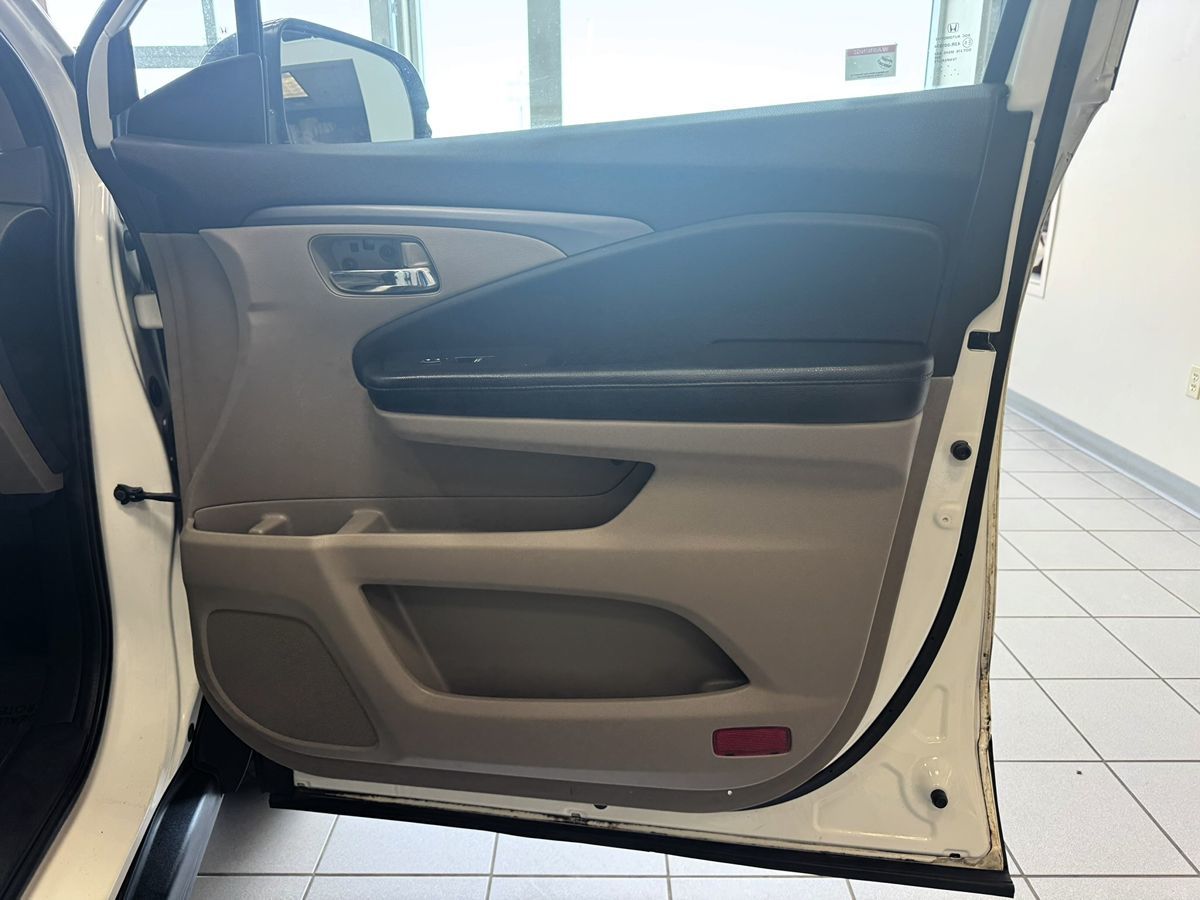 2016 Honda Pilot EX-L photo 13