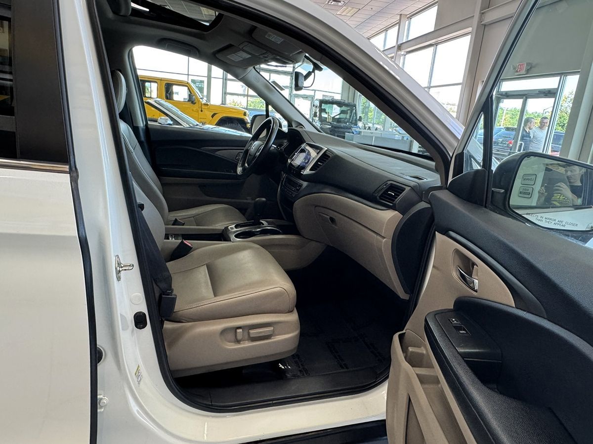 2016 Honda Pilot EX-L photo 14