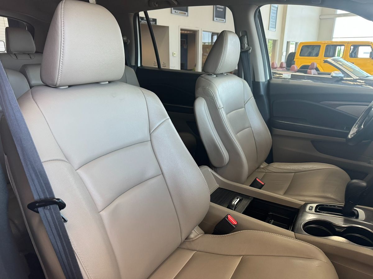 2016 Honda Pilot EX-L photo 16