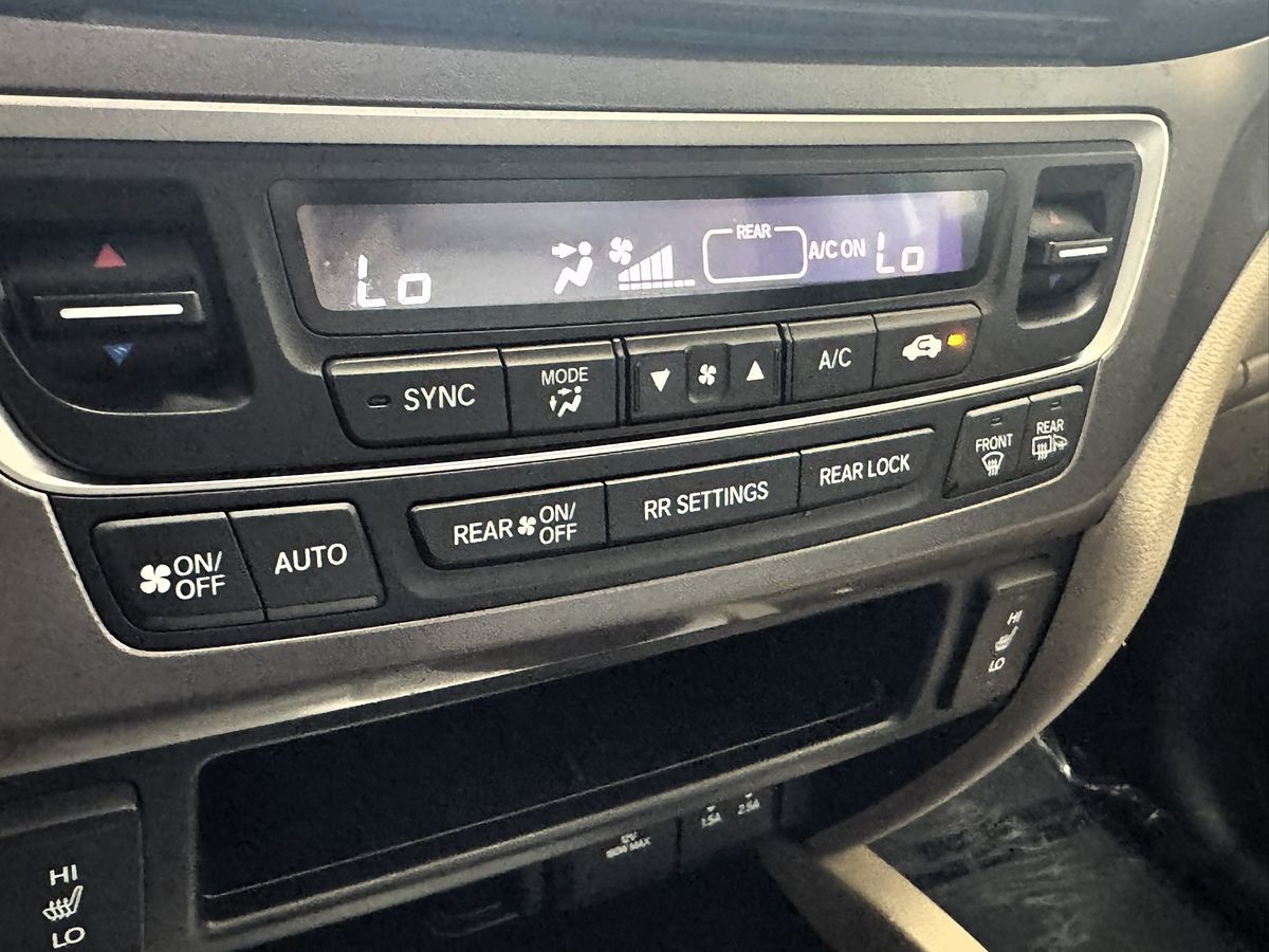 2016 Honda Pilot EX-L photo 25