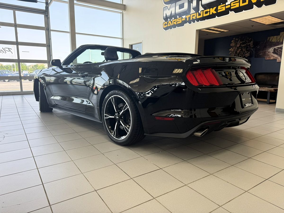 2017 Ford Mustang GT Premium photo 4